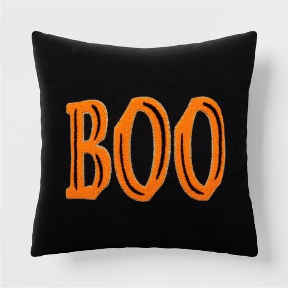 Hyde & EEK! Boutique Reversible Halloween Throw Pillow BOO - Picture 1 of 4